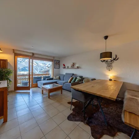 Victoria - Real Ski-in Out, Great View