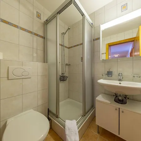 Victoria - Real Ski-in Out, Great View *