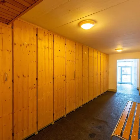 Victoria - Real Ski-in Out, Great View