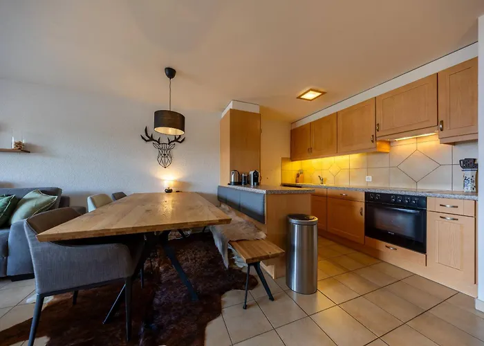 Victoria - Real Ski-in Out, Great View ナンダ