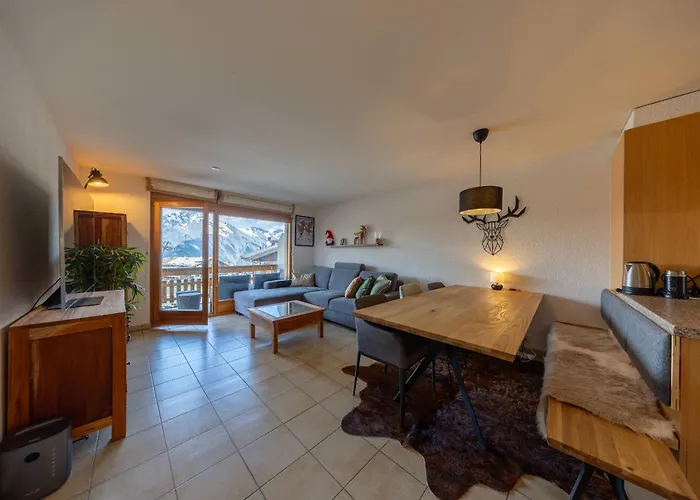 Victoria - Real Ski-in Out, Great View