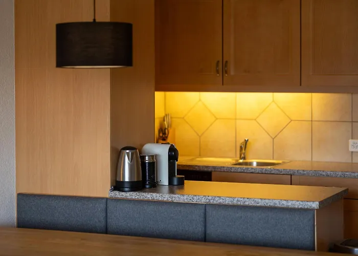 Victoria - Real Ski-in Out, Great View