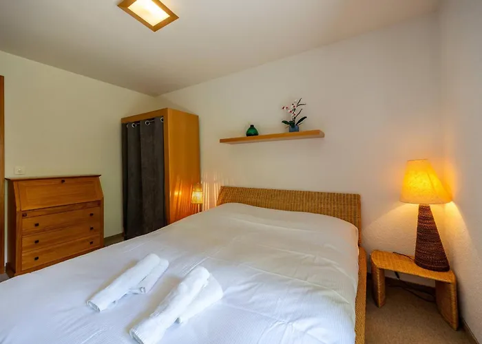 Victoria - Real Ski-in Out, Great View ナンダ