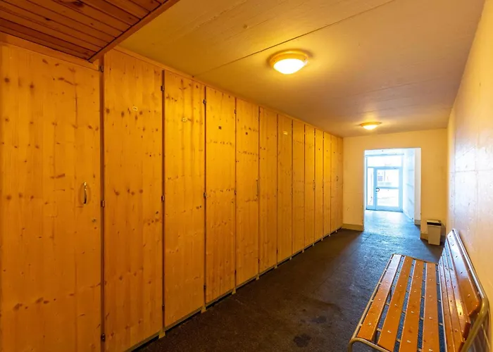 Victoria - Real Ski-in Out, Great View